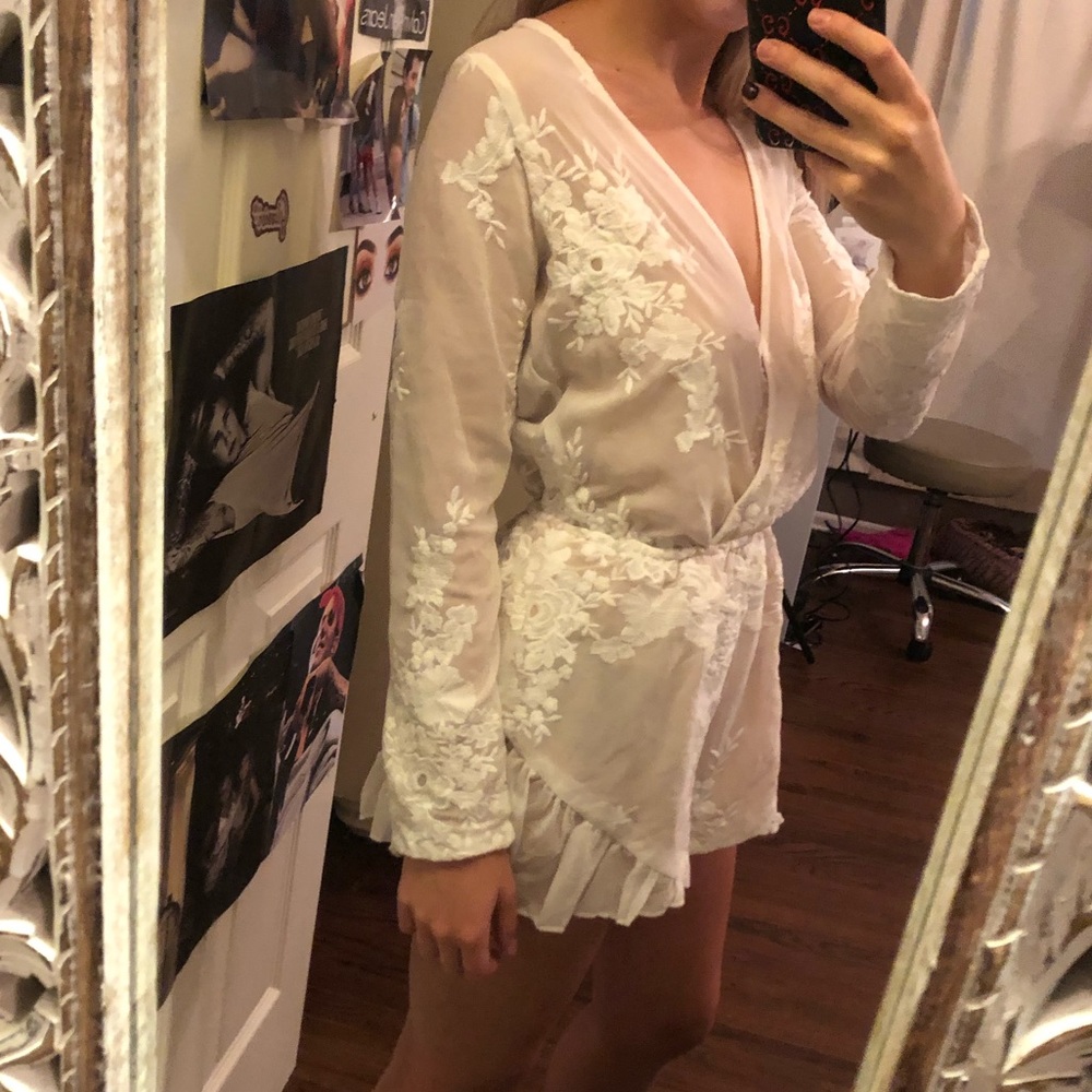 Women’s lace long sleeve romper - Picture 1 of 6